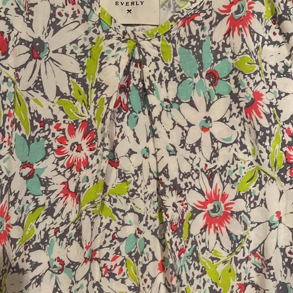 Everly Floral Top Cami With Crochet Bottom Trim Size Small - Picture 5 of 8